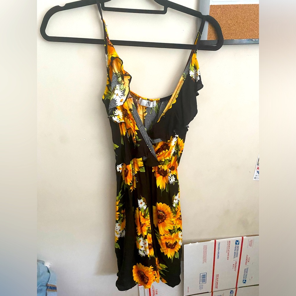 Sunflower dress Size Small Brand Tropical Trends